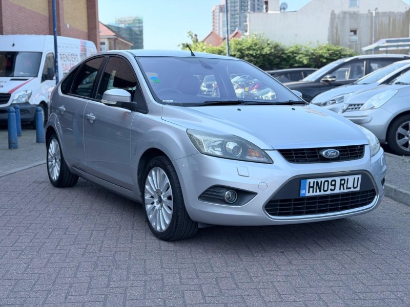 2009 FORD FOCUS 2.0 TITANIUM HATCHBACK 5DR PETROL AUTOMATIC 192 G KM, 143 BHP 39... photo